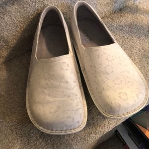 Alegria by pg lite sz 39 or sz 9 nursing shoes